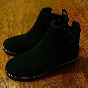 NWOB Blondo Waterproof Suede Booties